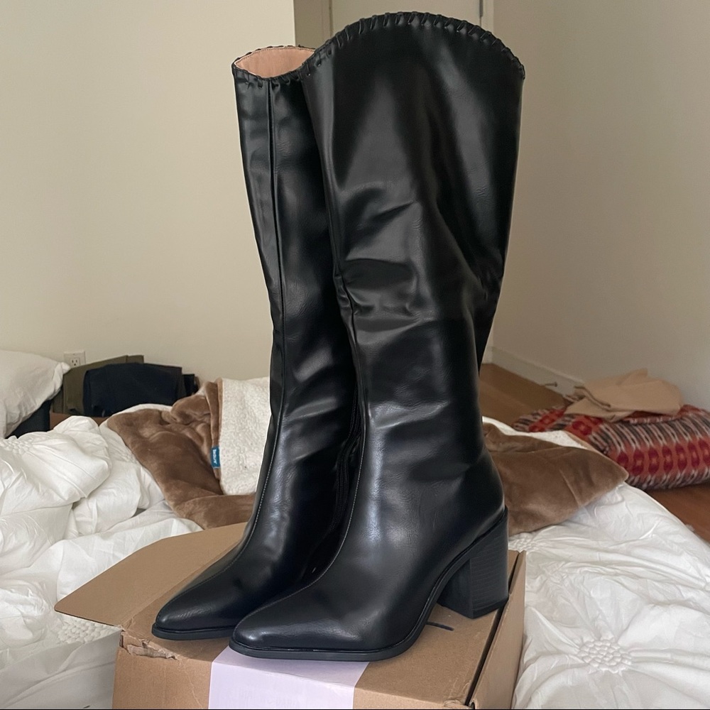Journee Collection Western Cowboy Boots (6.5)